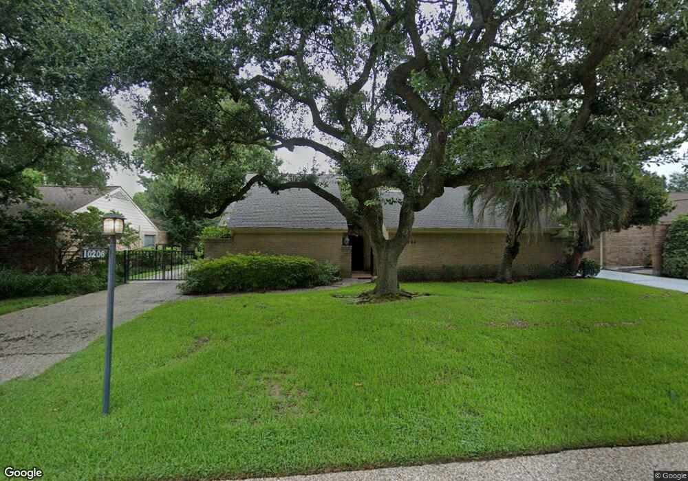 10206 Piping Rock Ln, Houston, TX 77042 - photo 1