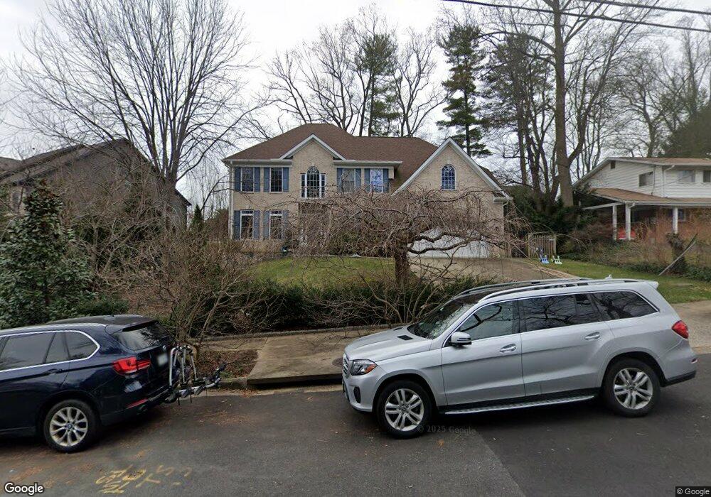 7201 Thrasher Rd, McLean, VA 22101 - photo 1