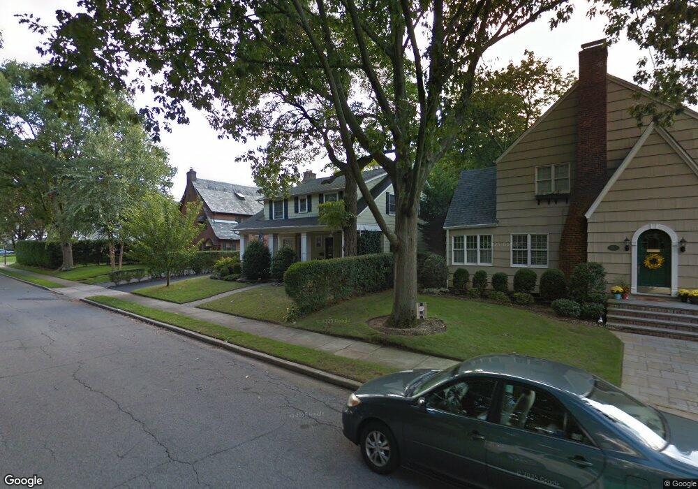 28 Kilburn Rd, Garden City, NY 11530 - photo 1