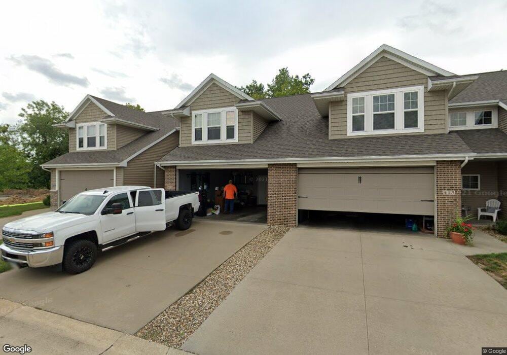 415 Cimarron Dr, Hiawatha, IA 52233 - photo 1