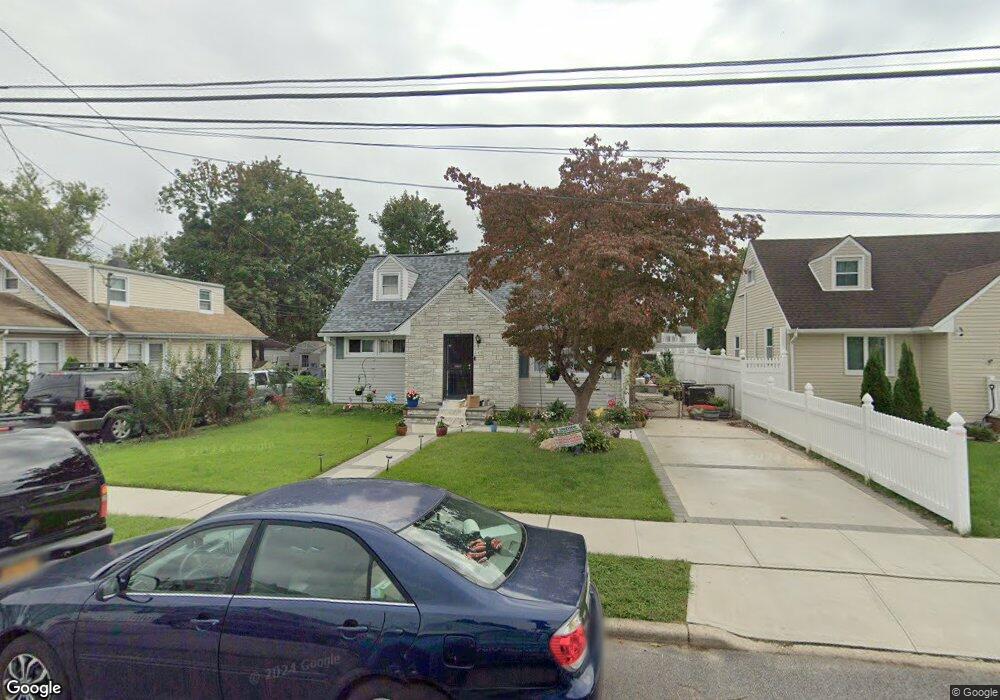 437 Lafayette Ave, Rockville Centre, NY 11570 - photo 1