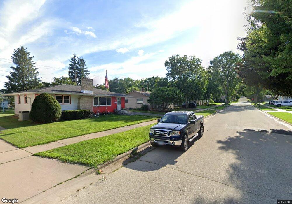 417 N 3rd St, La Crescent, MN 55947 - photo 1