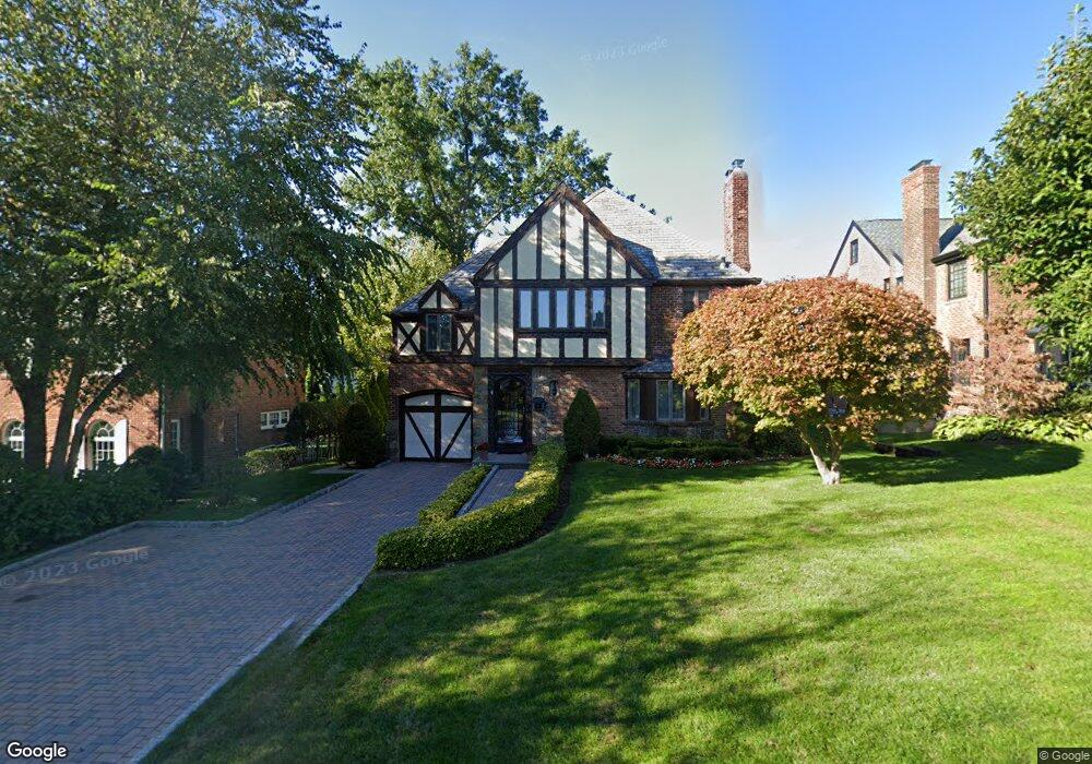 41 Andrew Rd, Manhasset, NY 11030 - photo 1