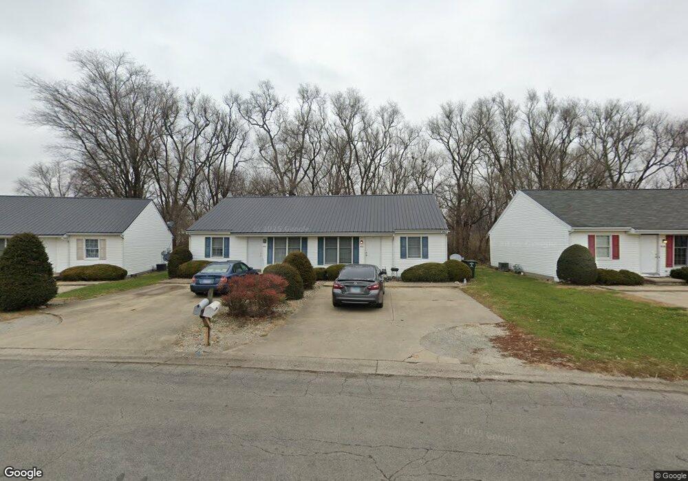 810 E Rudy Ave, Mattoon, IL 61938 - photo 1