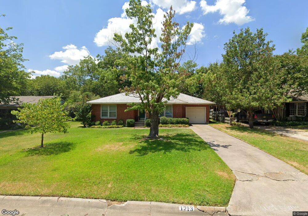 1213 Whaley Dr, Gainesville, TX 76240 - photo 1