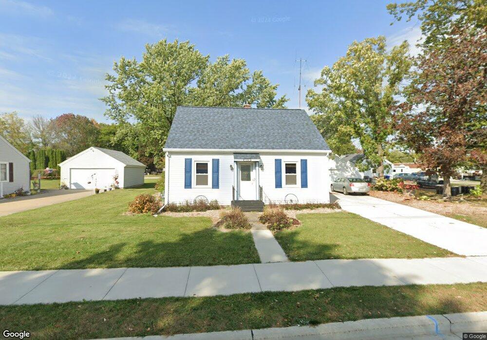 136 Elm St, Combined Locks, WI 54113 - photo 1