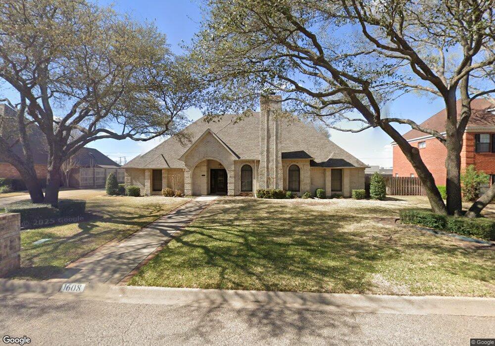 1608 Stonegate Dr, Cleburne, TX 76033 - photo 1