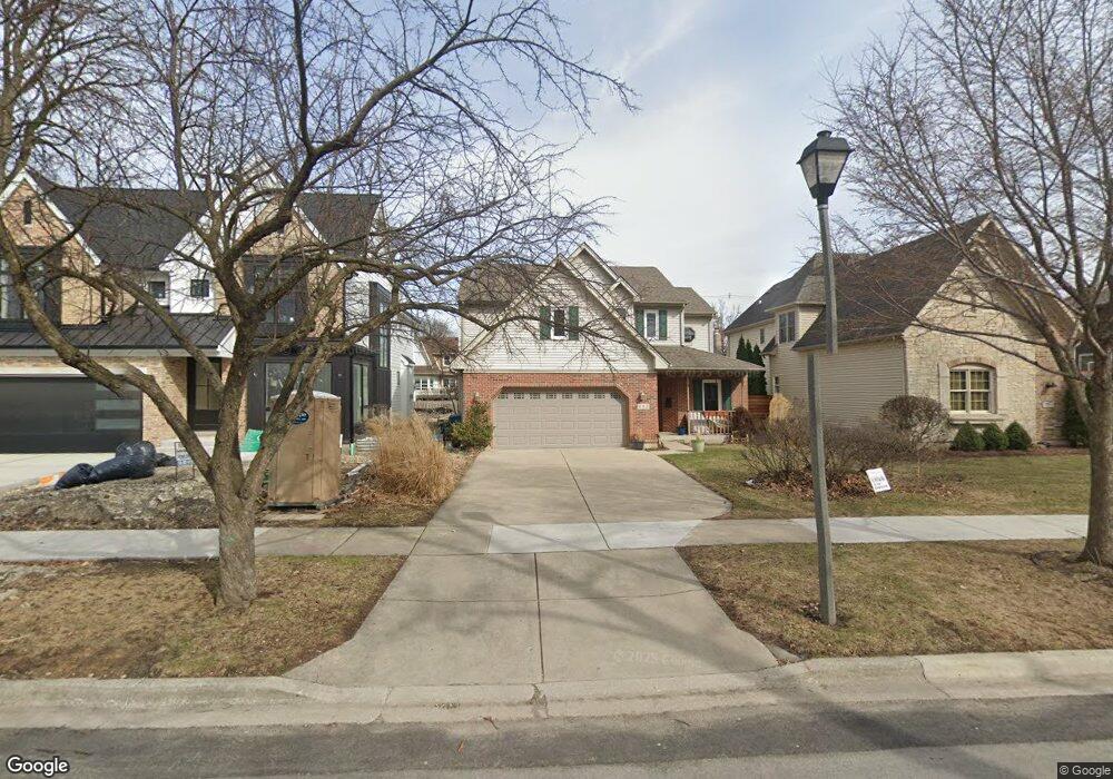 683 S Prospect Ave, Elmhurst, IL 60126 - photo 1