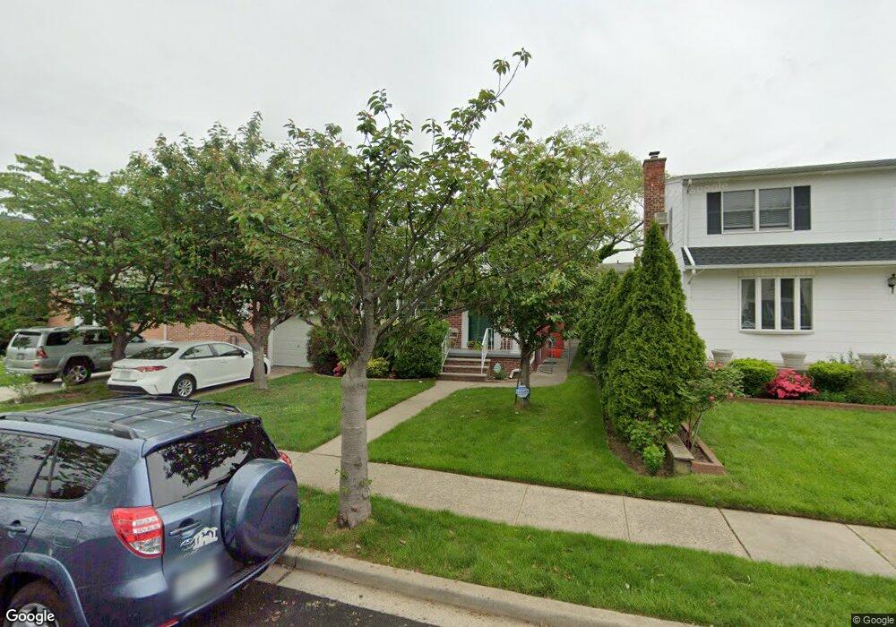 284 Whitehall Rd S, Garden City, NY 11530 - photo 1