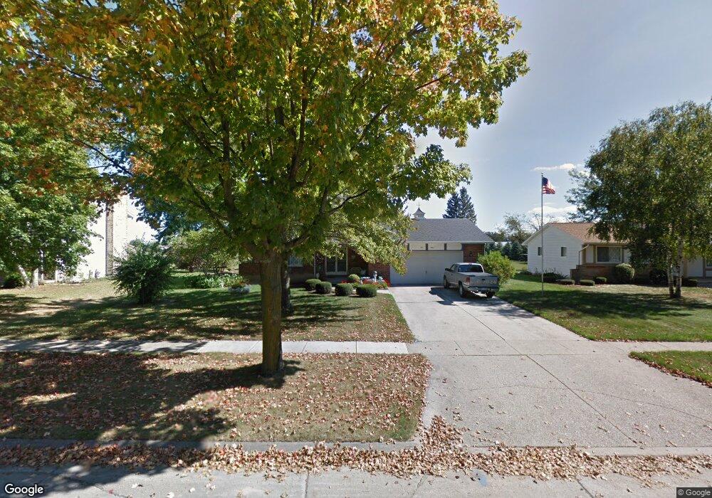 415 Franconian Dr E, Frankenmuth, MI 48734 - photo 1