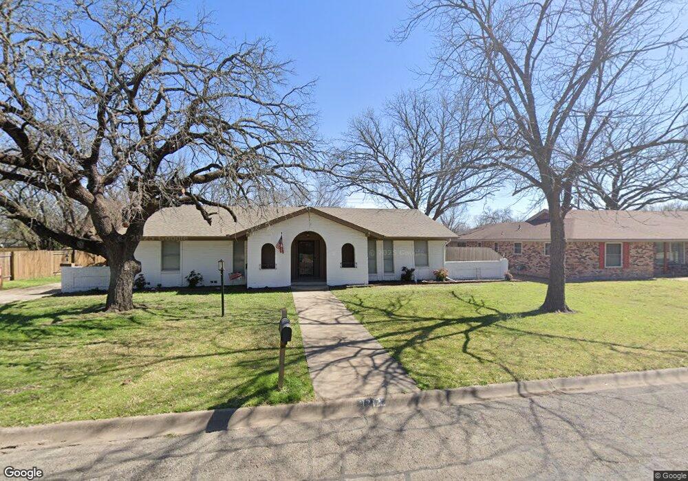 1217 Crestwood Dr, Cleburne, TX 76033 - photo 1