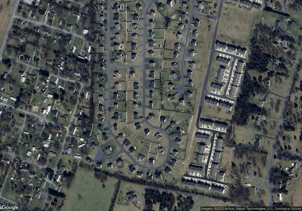 824 Calvert Cir, Bunker Hill, WV 25413 - photo 1