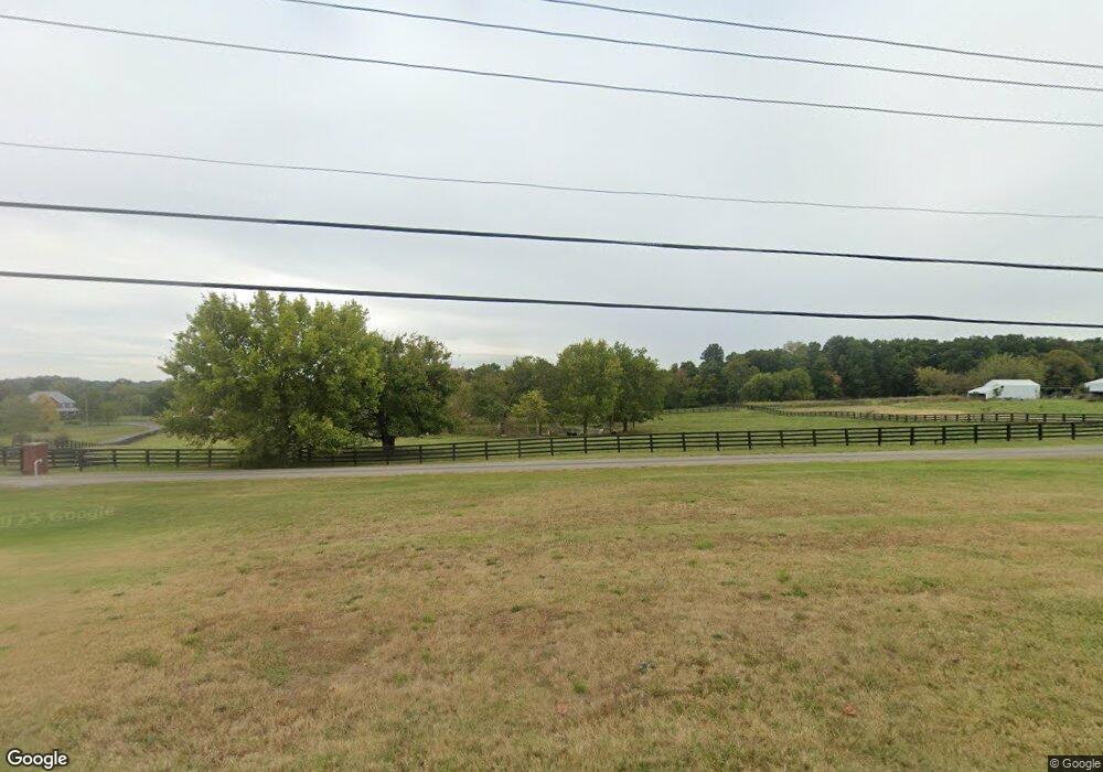 9004 Thixton Ln, Louisville, KY 40229 - photo 1