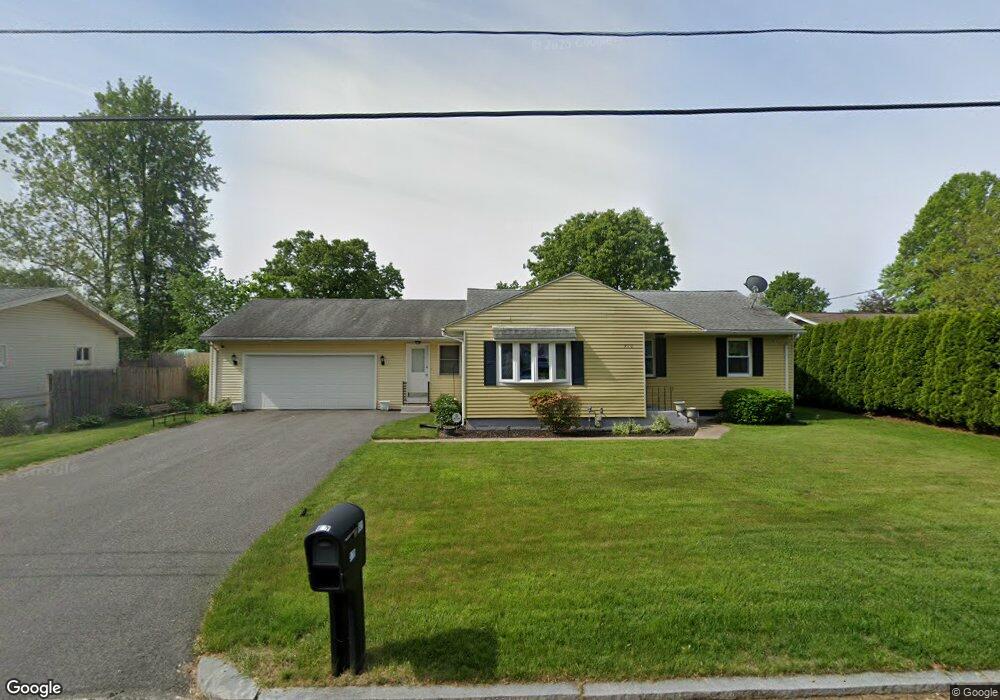 370 Stapleton Rd, Springfield, MA 01109 - photo 1