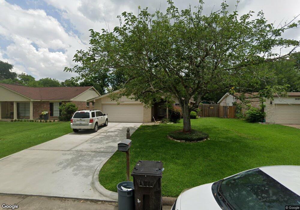 16923 Hibiscus Ln, Friendswood, TX 77546 - photo 1