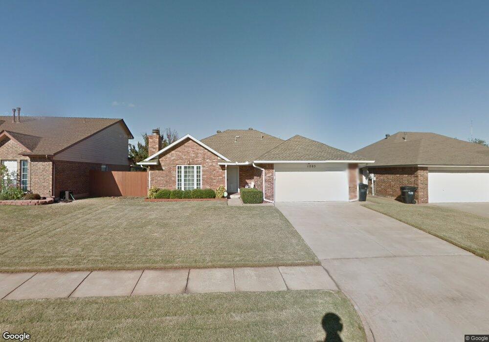 1205 NE 25th St, Moore, OK 73160 - photo 1