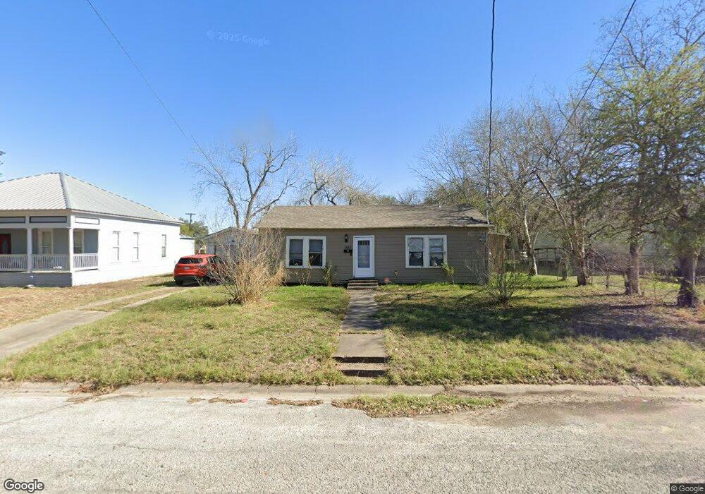 408 N Polk St, Beeville, TX 78102 - photo 1