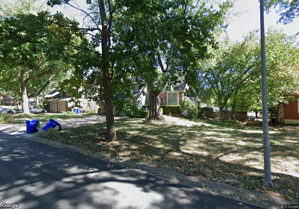 7107 Halsey Dr, Shawnee, KS 66216 - photo 1