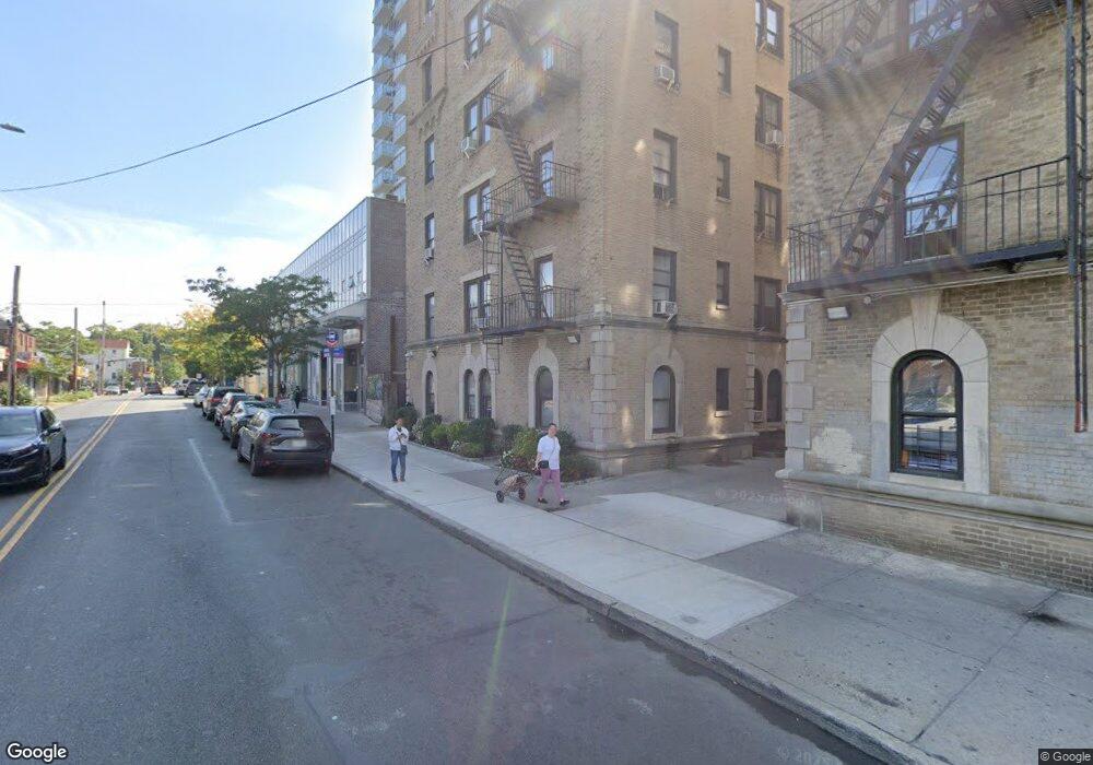 41-60 Bowne St unit 5B, Flushing, NY 11355 - photo 1