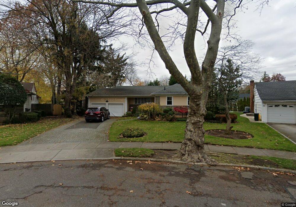 27 N Strathmore St, Valley Stream, NY 11581 - photo 1