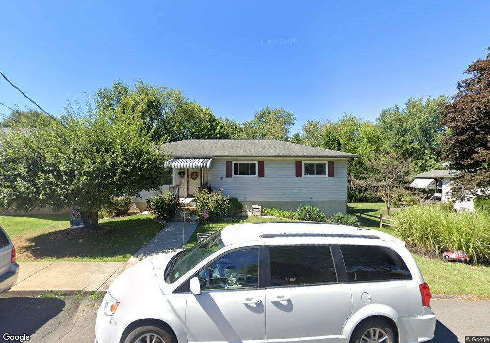 422 Powell St, Taylor, PA 18517 - photo 1