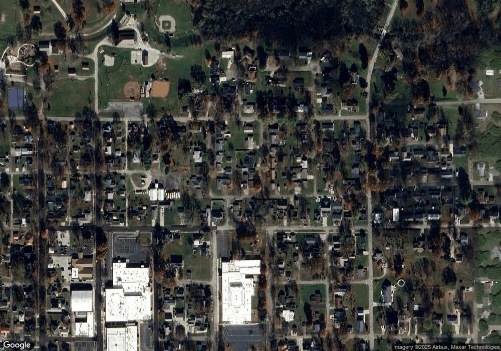 1305 8th St, Covington, IN 47932 - photo 1