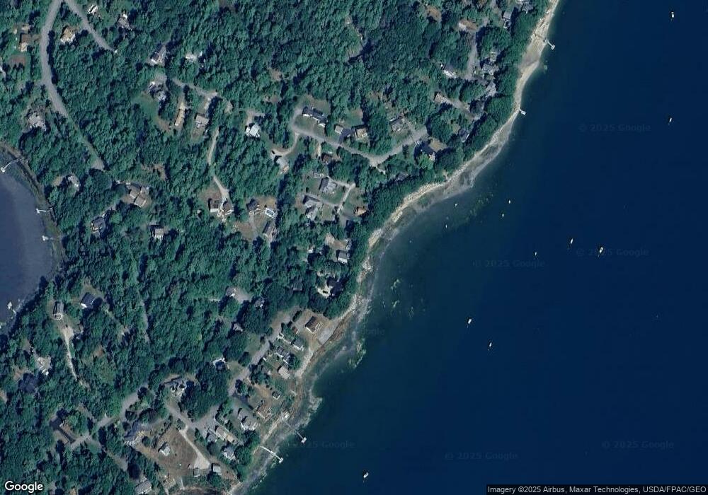 52 Maquoit Dr, Freeport, ME 04032 - photo 1