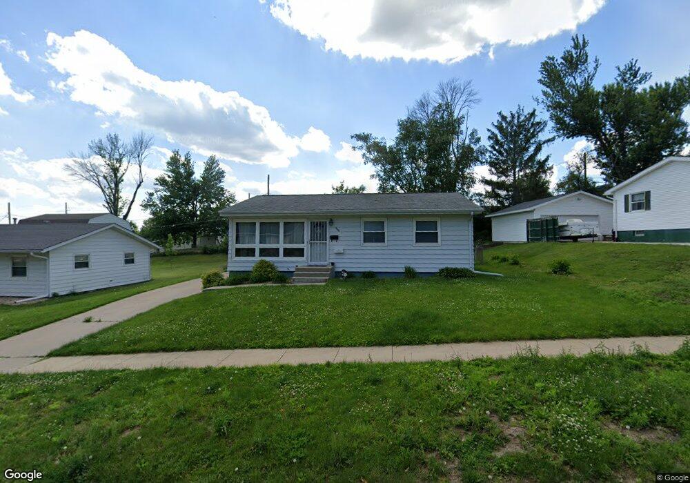 906 Cheyenne Rd NW, Cedar Rapids, IA 52405 - photo 1