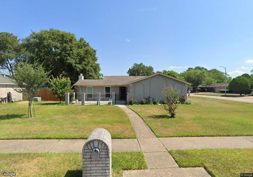 902 W Nelda Rd, Houston, TX 77088 - photo 1