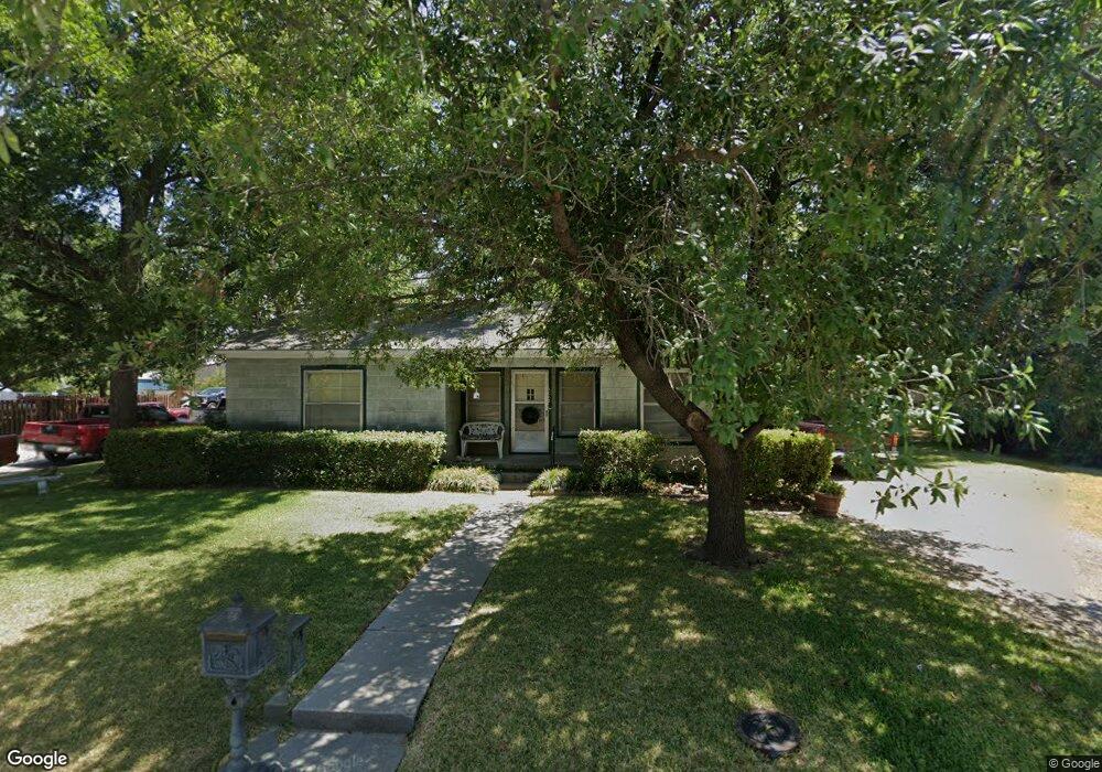 606 Berend St, Gainesville, TX 76240 - photo 1