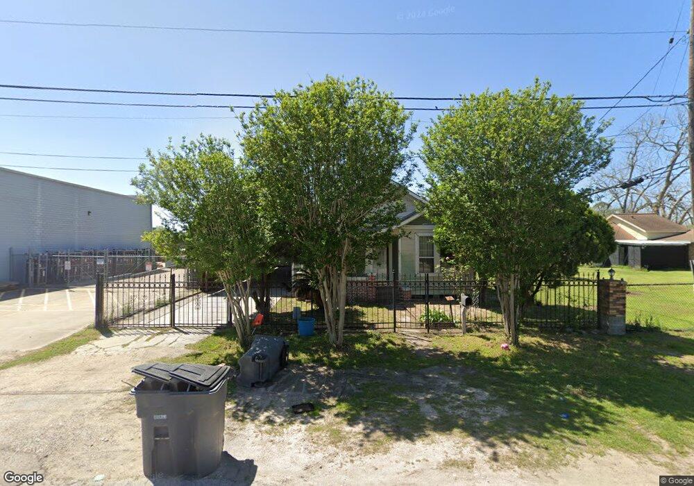 2012 Avenue B, Bay City, TX 77414 - photo 1