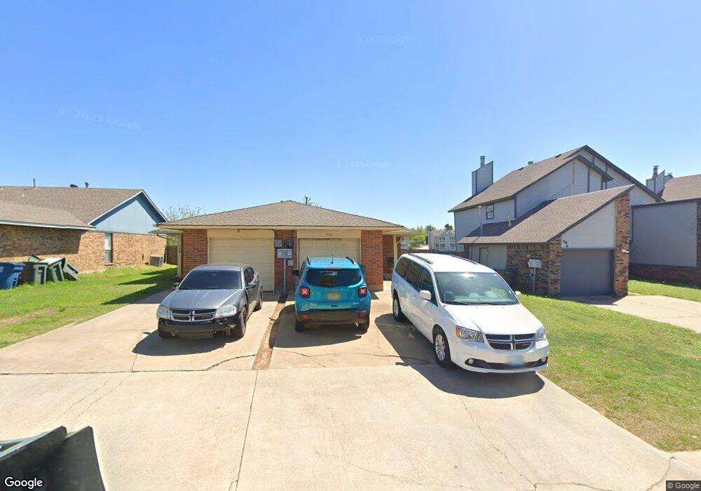 708 Swan Lake Rd, Edmond, OK 73003 - photo 1