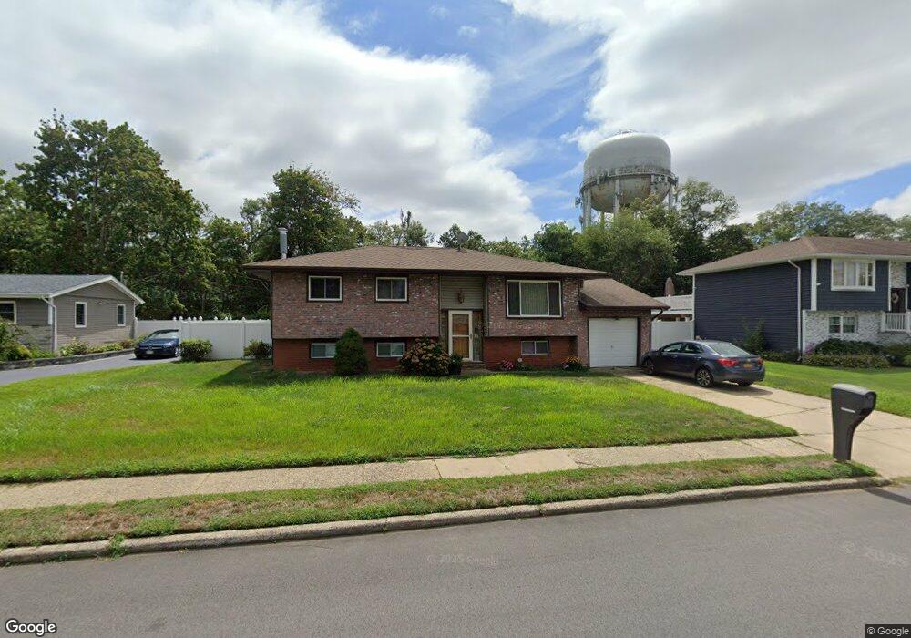 20 Russell Ct, Copiague, NY 11726 - photo 1