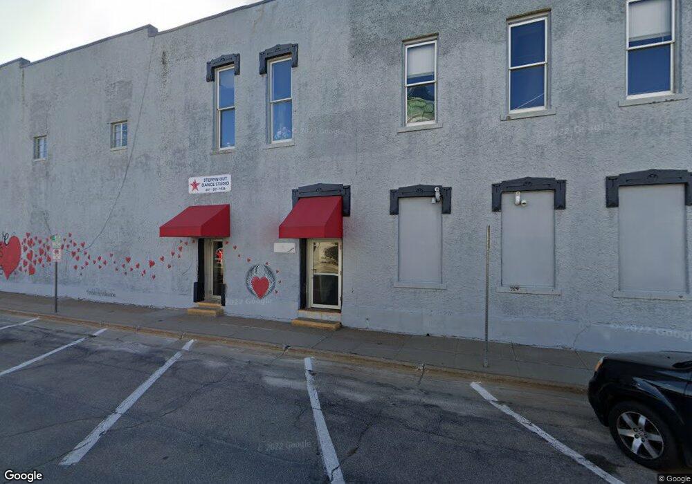 128 N 2nd Ave E, Newton, IA 50208 - photo 1