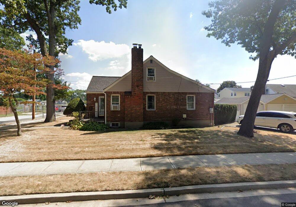 124 E Euclid St, Valley Stream, NY 11580 - photo 1