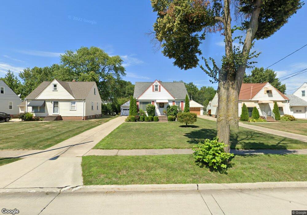 30041 Frank Dr, Wickliffe, OH 44092 - photo 1