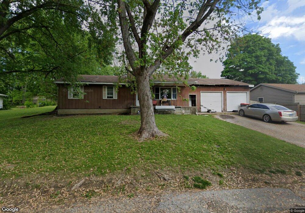 216 Oscar St, Lincoln, IL 62656 - photo 1