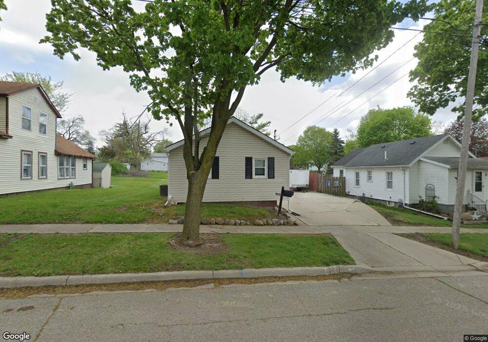 827 Howell Ave, Adrian, MI 49221 - photo 1