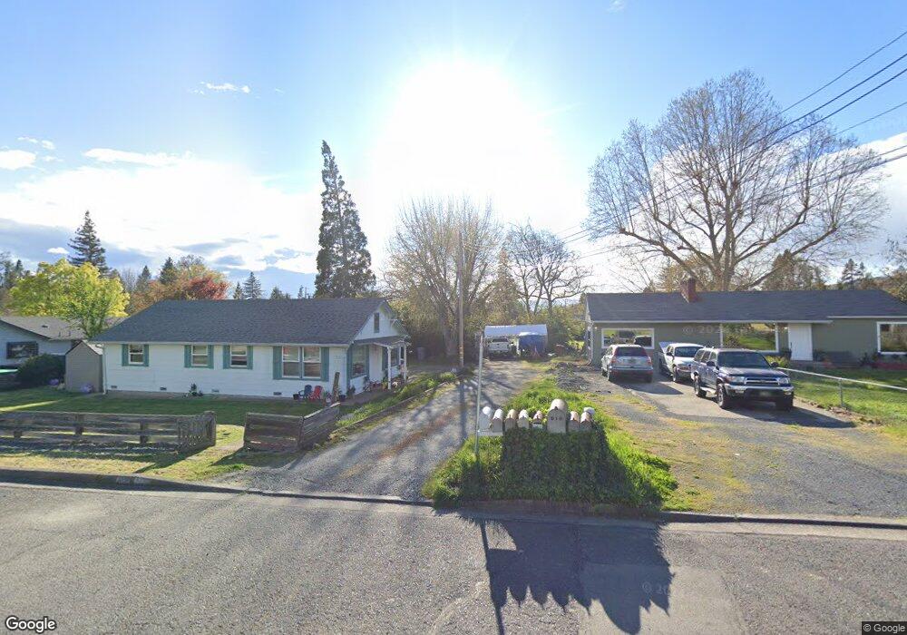 918 NE 11th St, Grants Pass, OR 97526 - photo 1