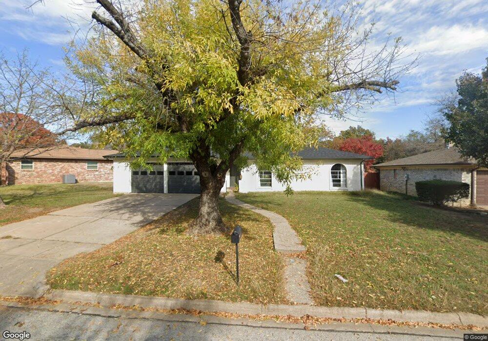 916 Warwick St, Bedford, TX 76022 - photo 1