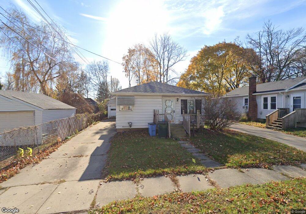 924 Pacific Ave, Lansing, MI 48910 - photo 1