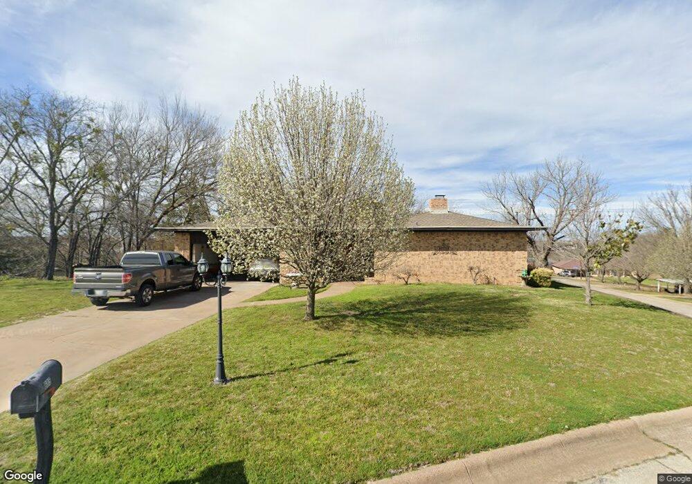 605 Hilltop Dr, Weatherford, TX 76086 - photo 1