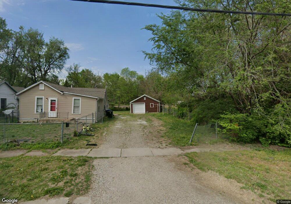 2400 SW 2nd St, Topeka, KS 66606 - photo 1