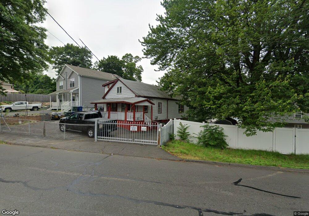 564 Chopsey Hill Rd, Bridgeport, CT 06606 - photo 1