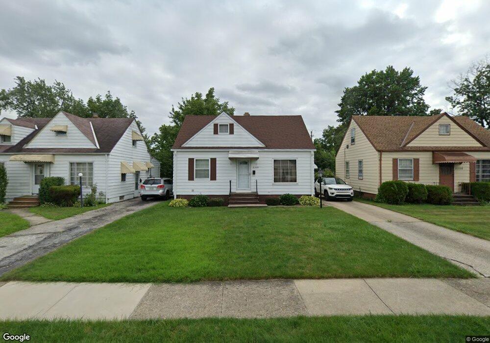 21302 Franklin Rd, Maple Heights, OH 44137 - photo 1