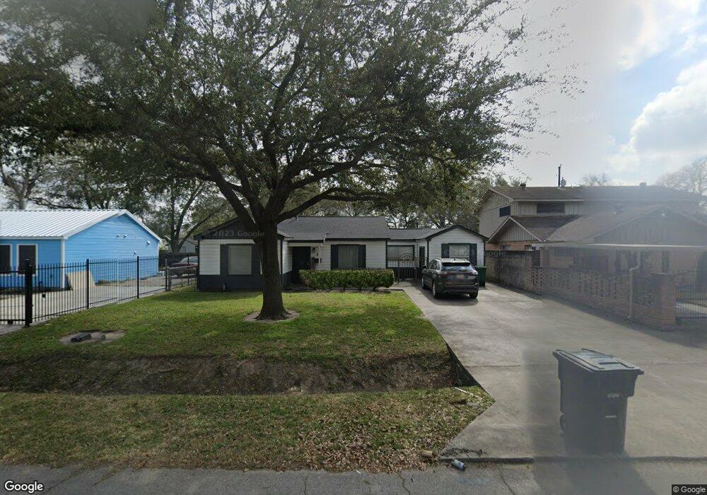 52 Farrell St, Houston, TX 77022 - photo 1