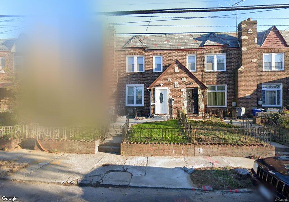 17622 Sunbury Rd, Jamaica, NY 11434 - photo 1