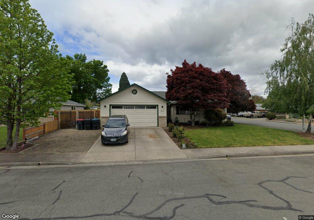 1201 Heather Ln, Central Point, OR 97502 - photo 1