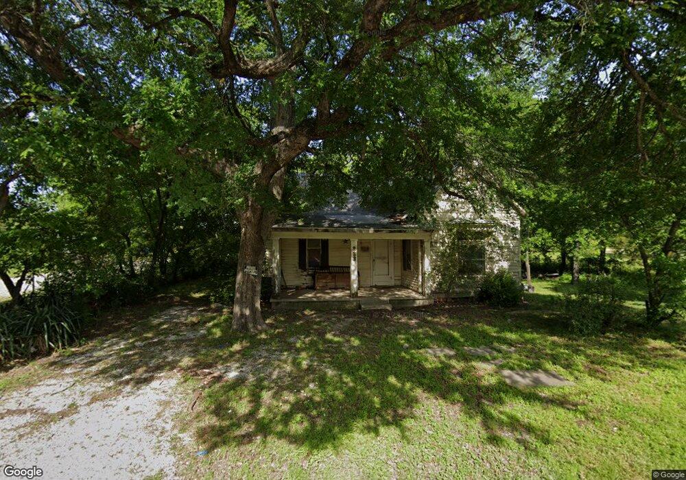 823 Mill St, Gainesville, TX 76240 - photo 1