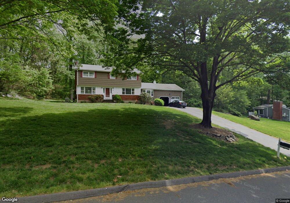 16 Greenbrier Rd, Trumbull, CT 06611 - photo 1